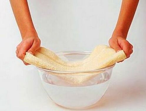 Comprimere con un asciugamano imbevuto di acqua tiepida - preparando il pene per l'esercizio